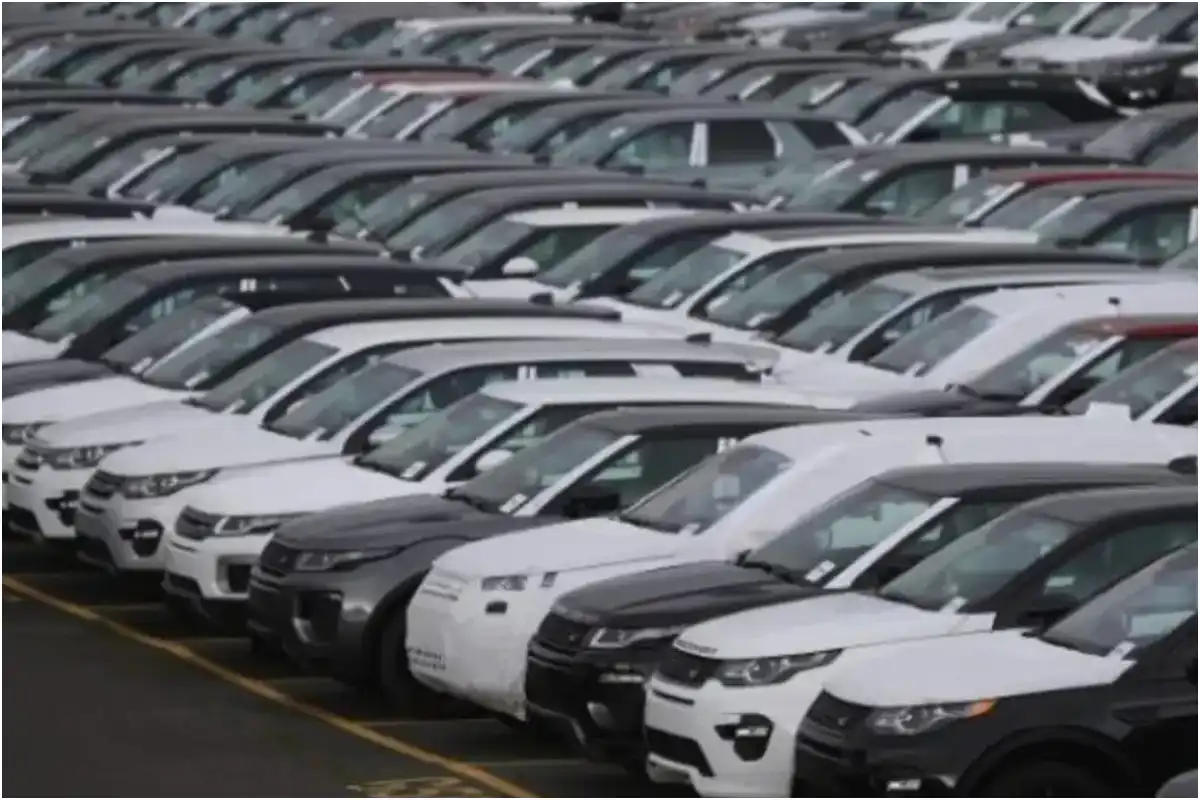 Govt imposes 40% tariff on used car imports