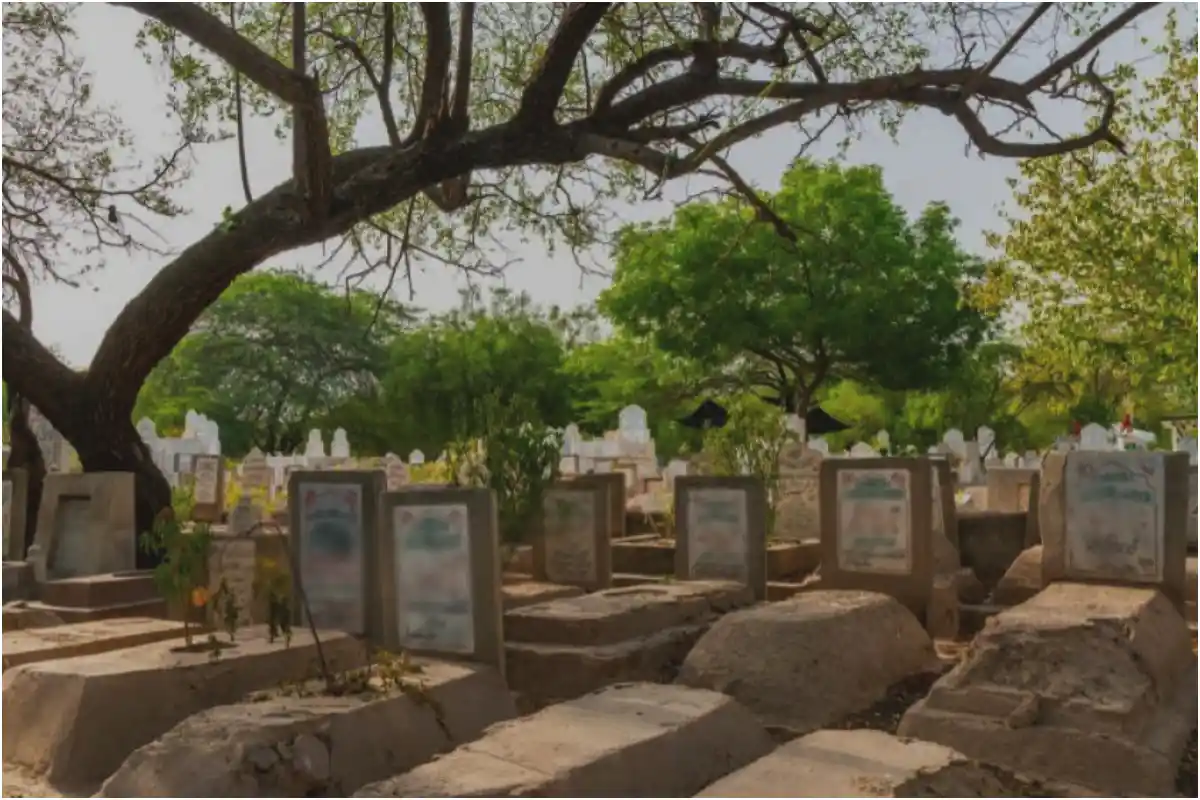 Karachi Sets Official Rates for Graves