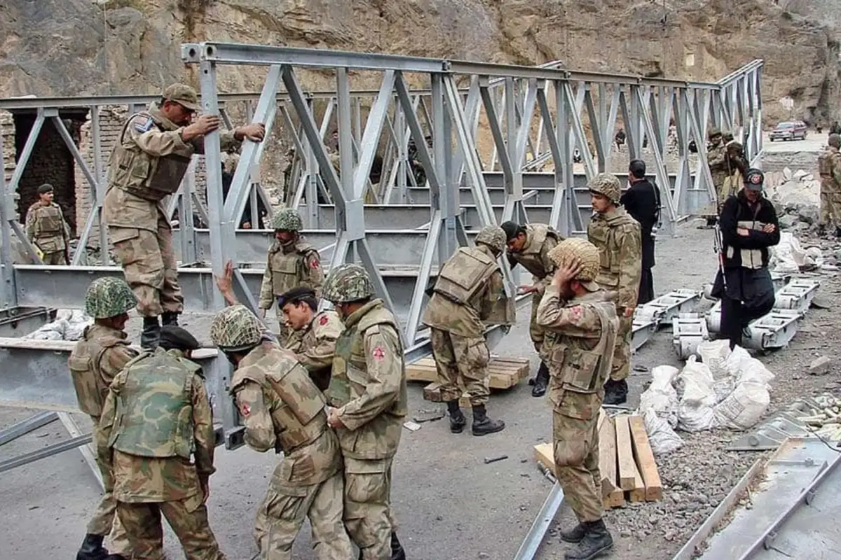 Pakistan Army Engineers Clear Roads, Set Up Field Hospital in Flood-Hit Areas