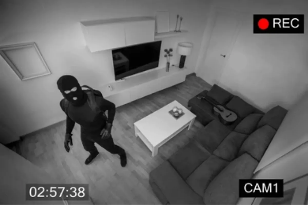 Robbery at Homes of PPP Leader, Senior Police Officer