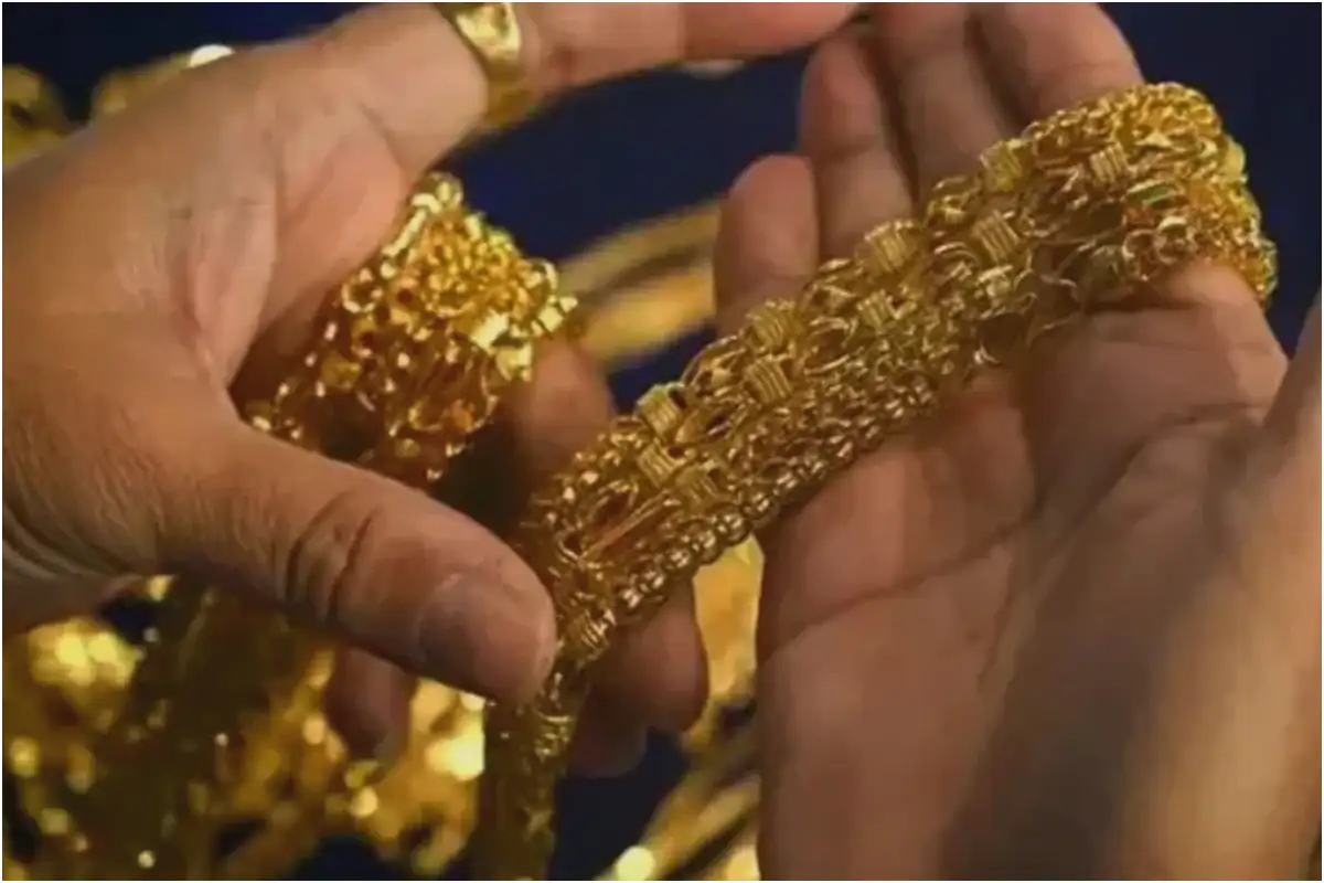 Gold Price Falls by Rs300 Per Tola Today