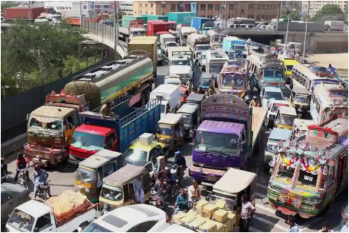 Karachi Imposes Heavy Traffic Ban on 11th and 12th Rabi-ul-Awwal