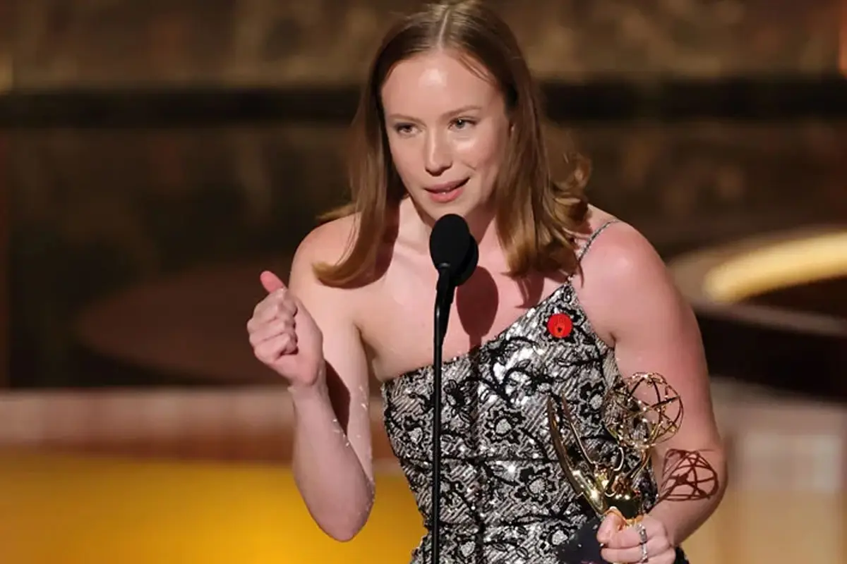 Jewish Actress Hannah Einbinder Shouts ‘Free Palestine’ in First Emmy Speech