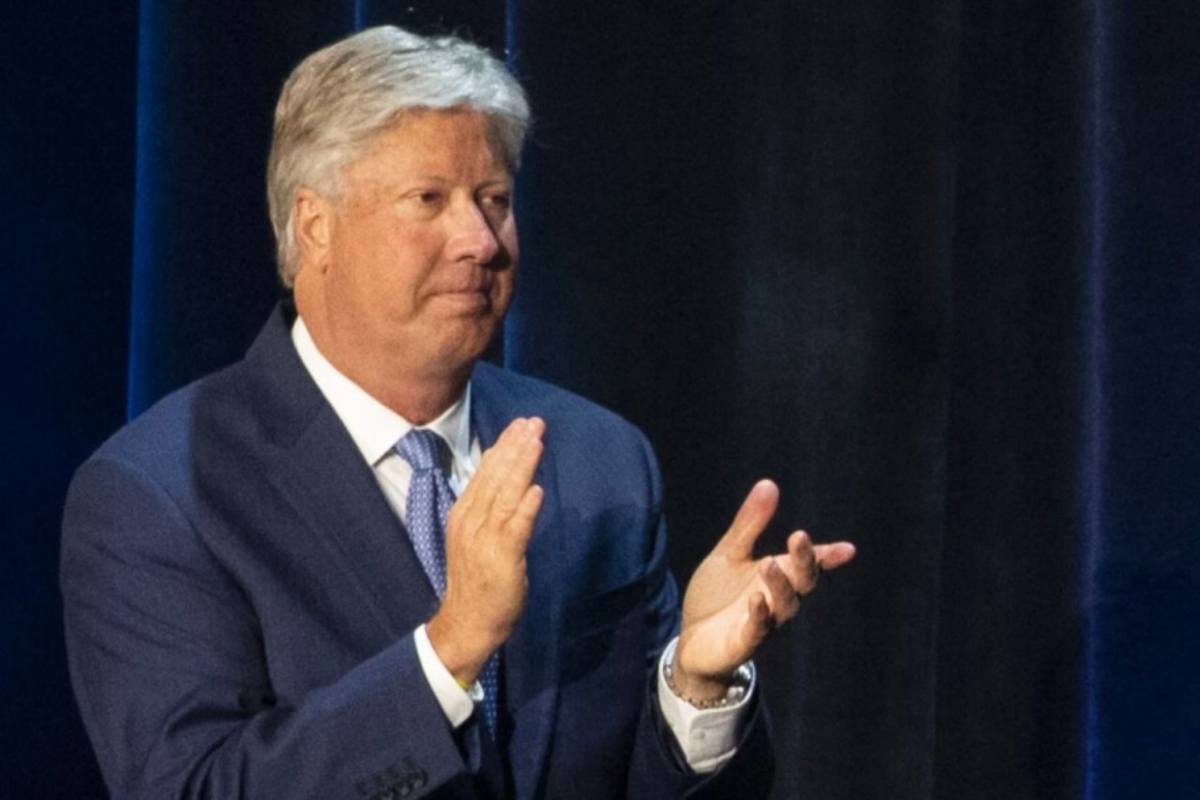 who is Robert Morris wife
