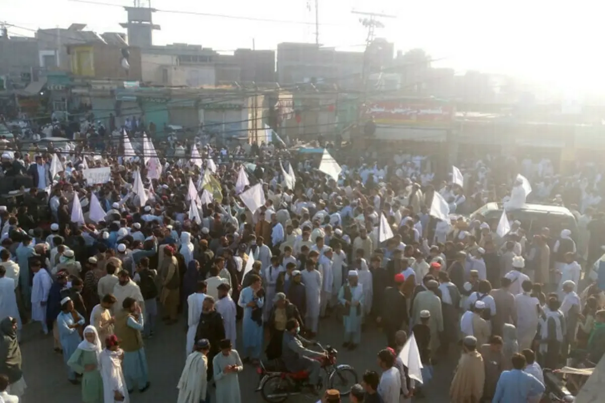 Thousands Unite in Lakki Marwat to Support Pakistan Armed Forces