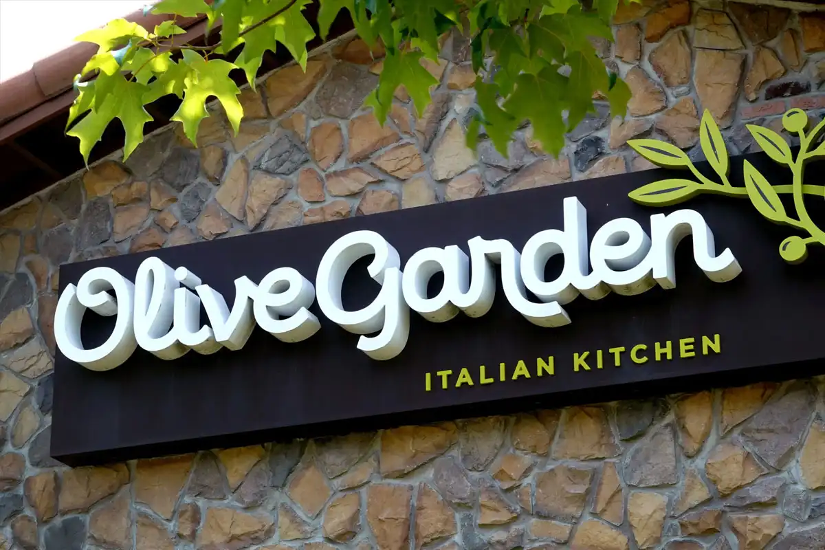 Olive Garden waitress Megan Ashlee Davis