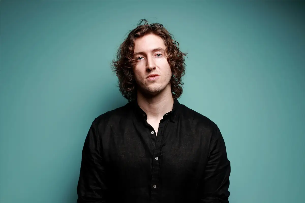 What are the allegations against Dean Lewis? Text message controversy explained