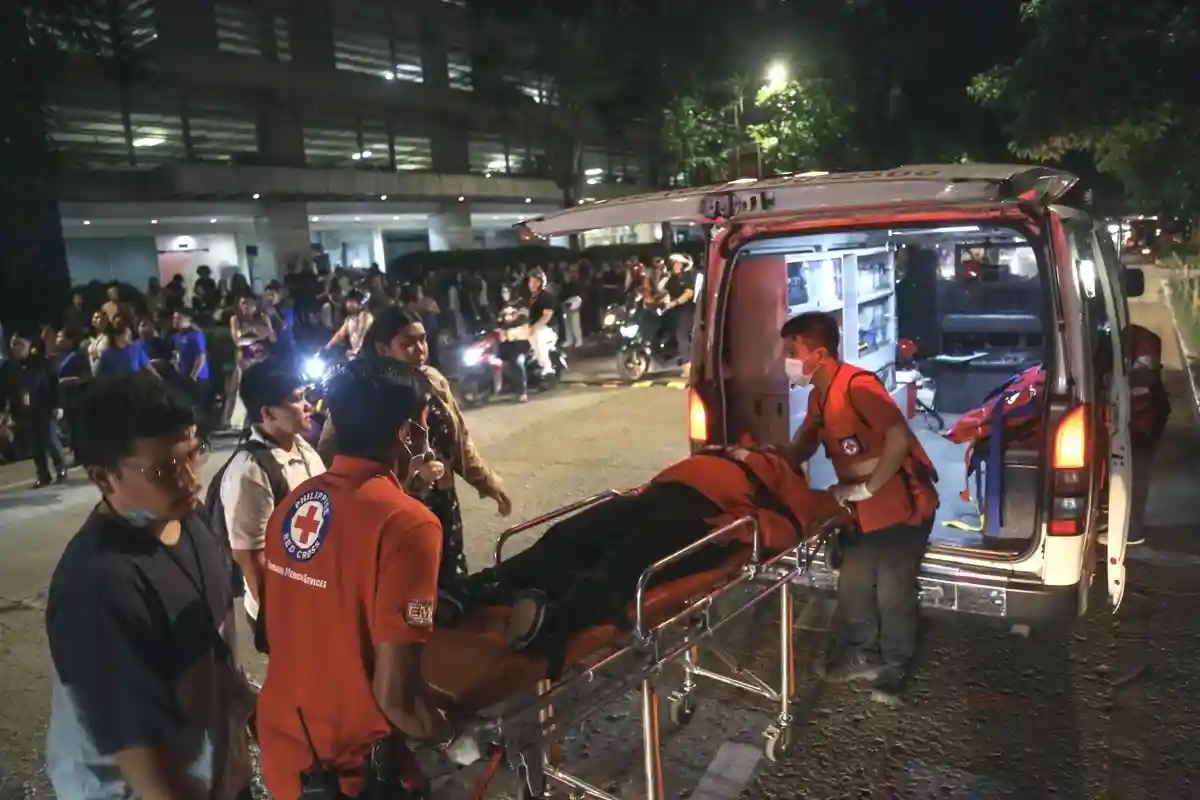 6.9 Magnitude Earthquake Hits Central Philippines, 31 Dead