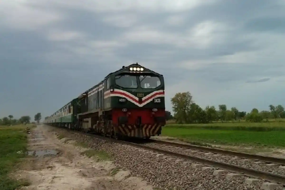 Lahore–Karachi Trains