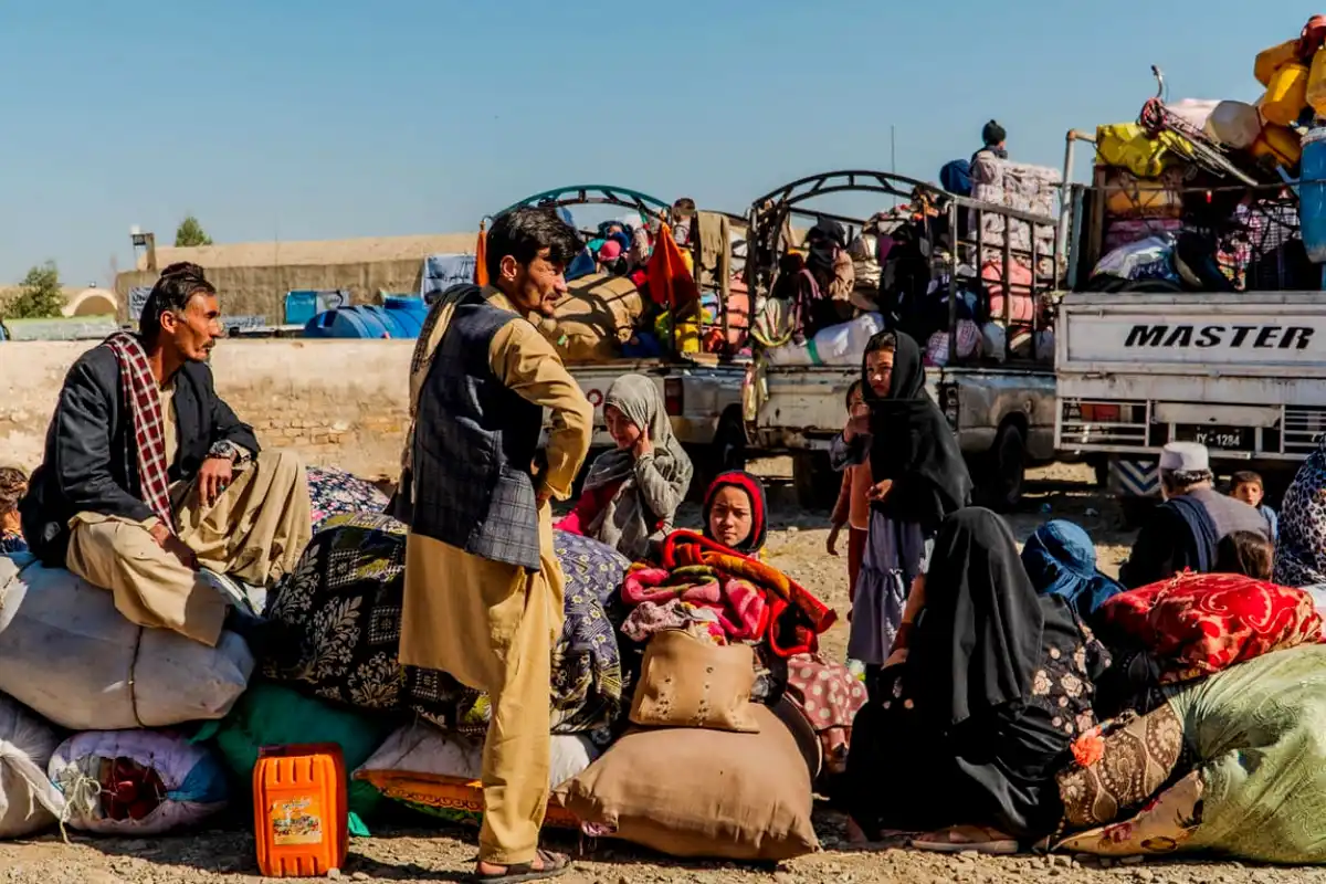 Afghan refugees’ return to homeland continues through Chaman and Torkham