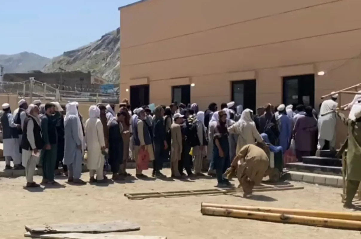 Torkham Border Reopens After 20 Days to Deport Illegal Afghan Residents