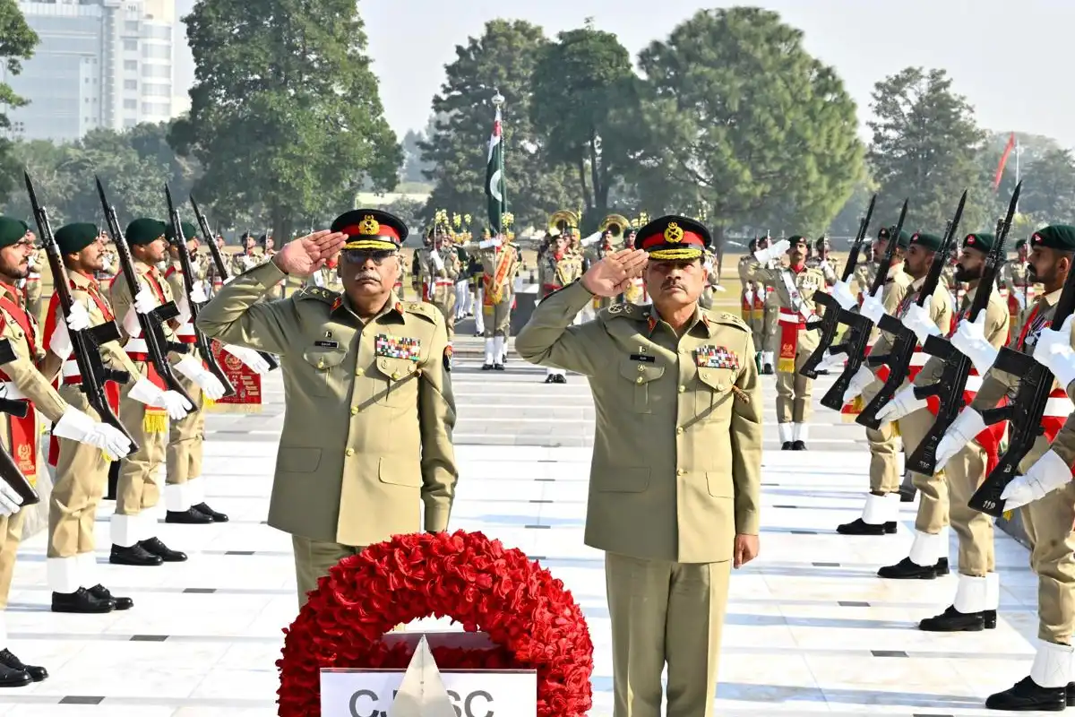 General Sahir Shamshad Mirza Pays Farewell Visit to COAS General Asim Munir at GHQ