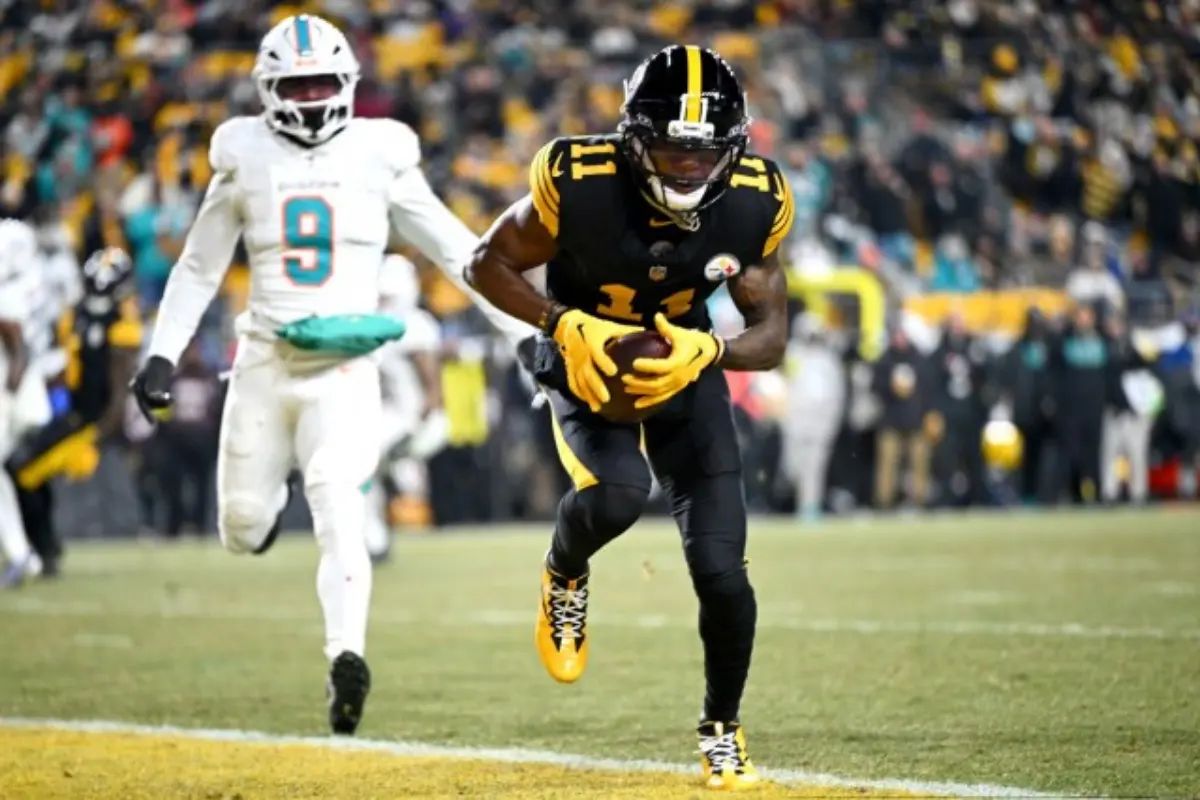 Steelers’ offense shines in 28–15 win over Dolphins