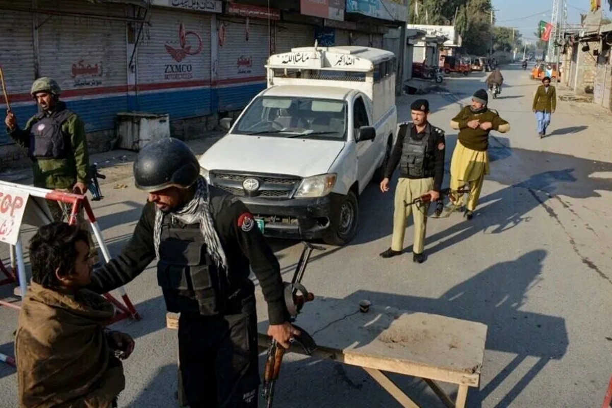 Lakki Marwat Suicide Blast: 1 cop martyred, 6 injured