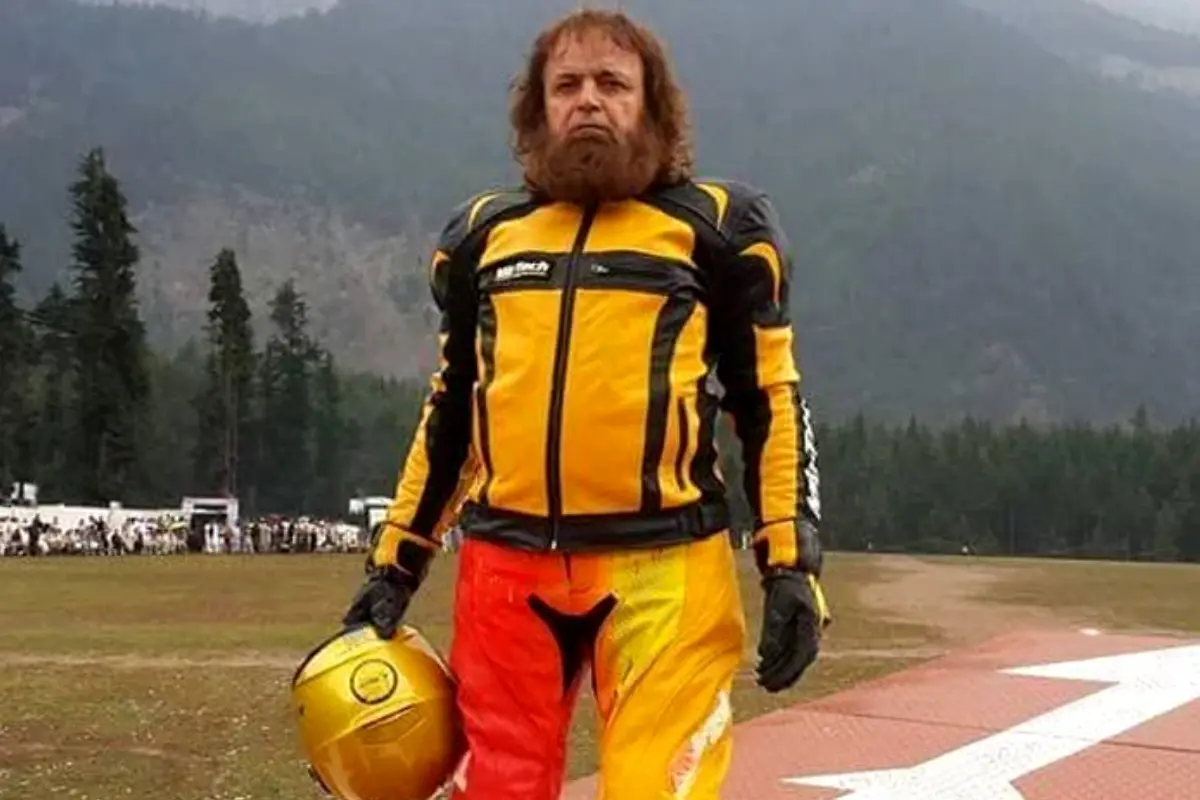 Pakistani Sultan Golden sets new World Record for reverse driving