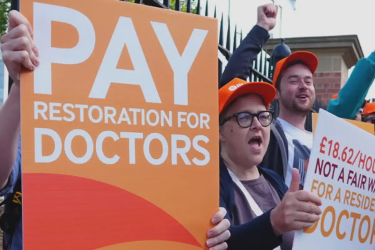 UK Doctors Announce Strike Over Low Pay and Difficult Working Conditions