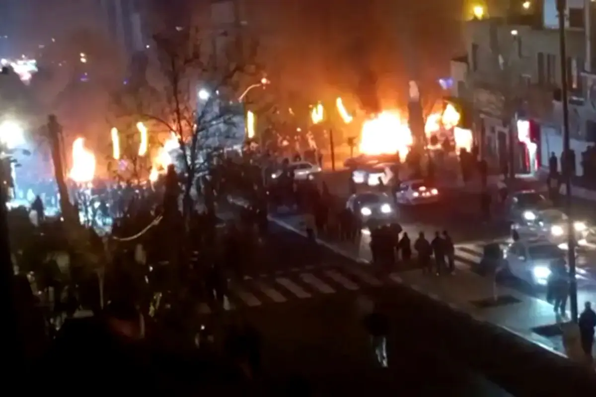 Iran warns it may target US bases if Washington intervenes