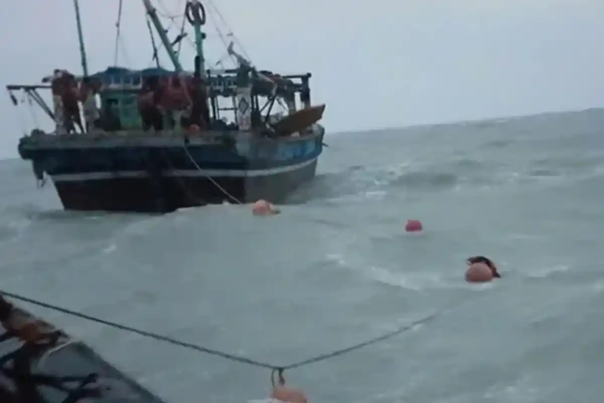 Tragedy Near Keti Bandar: 8 People Drown After Boat Capsize