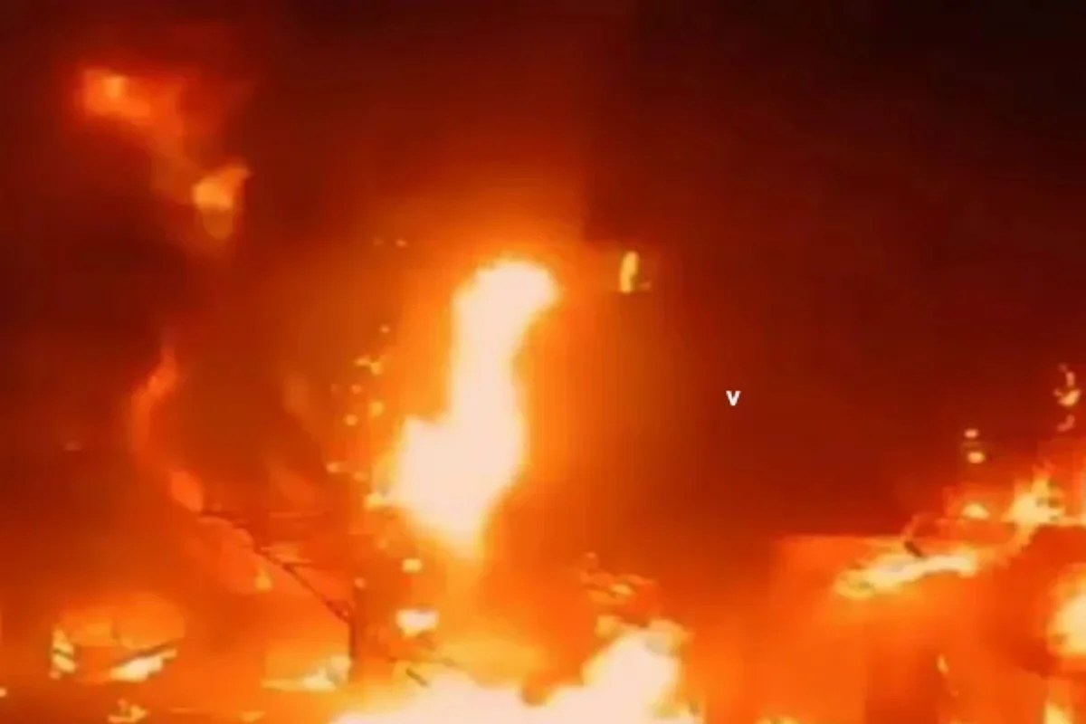 Massive Fire Erupts at Textile Factory in Karachi SITE Area