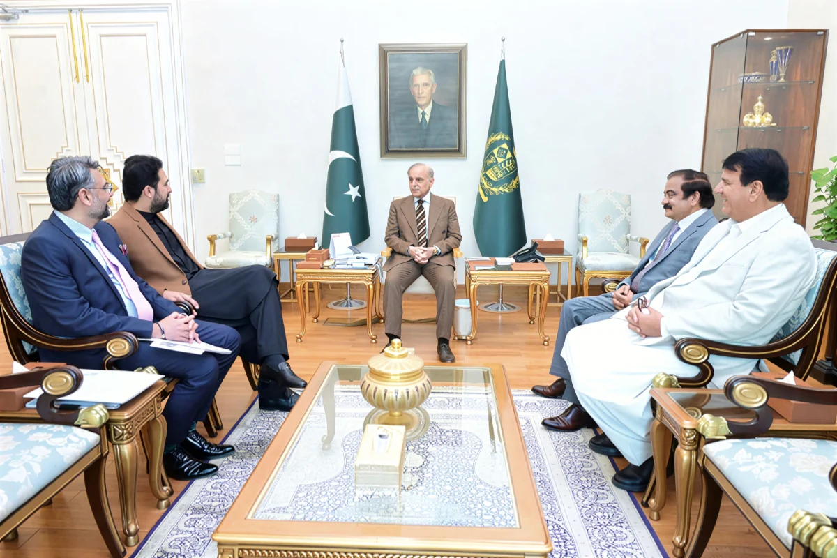 Shahbaz Sharif Holds Talks with KP CM Afridi on Peace, Development