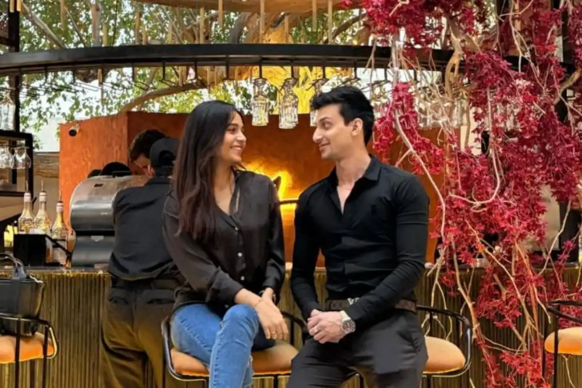 Actress Emaan Khan Announces Her Break-Up With Boyfriend