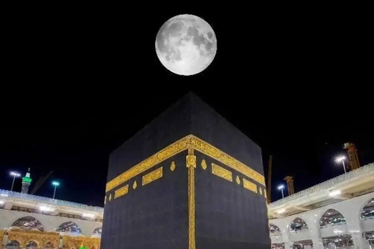 Moon to Align Directly Above Kaaba Tonight