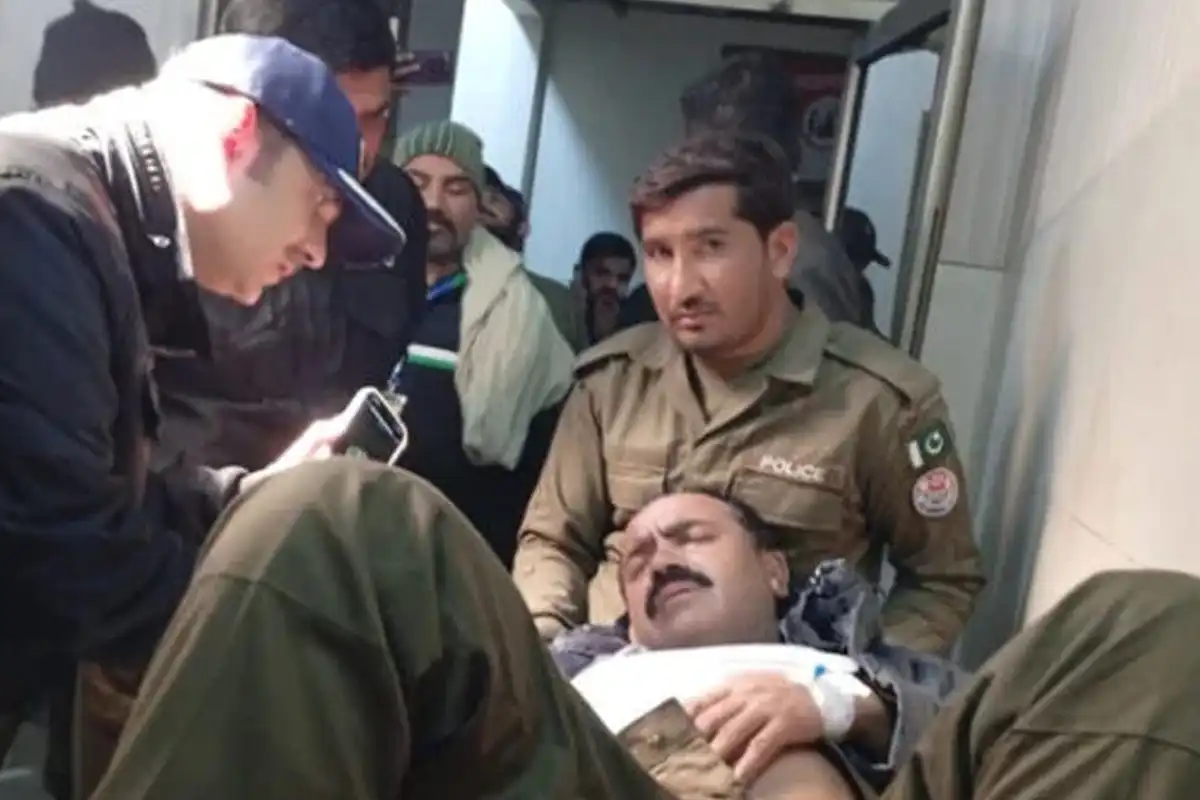 Okara Police Constable Abdullah Shoots SHO Muhammad Tariq, Officer Critically Injured
