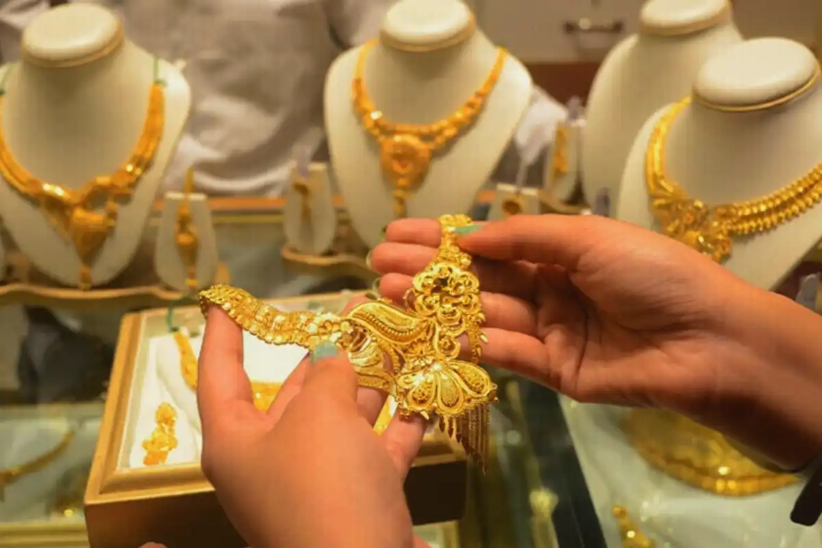 Gold Prices Surge in Pakistan: Tola Hits PKR 524,762 on 9 February 2026