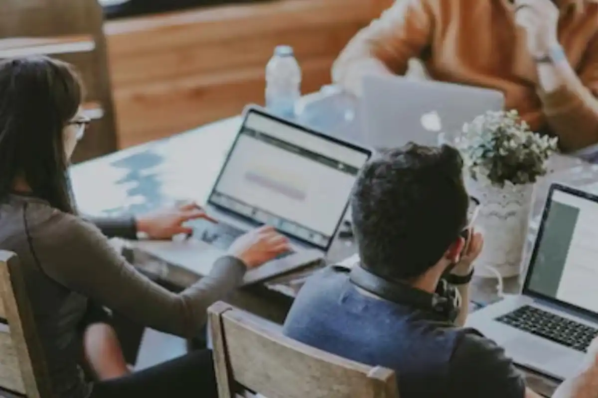 Gen Z Employee’s Viral Reply To 6:30 AM Virtual Meeting Sparks Social Media Frenzy