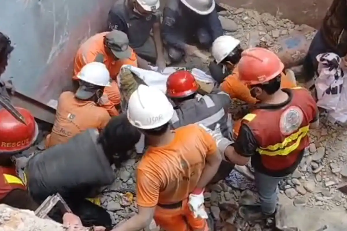 At least 13 killed as first-floor gas blast brings down part of building in Karachi