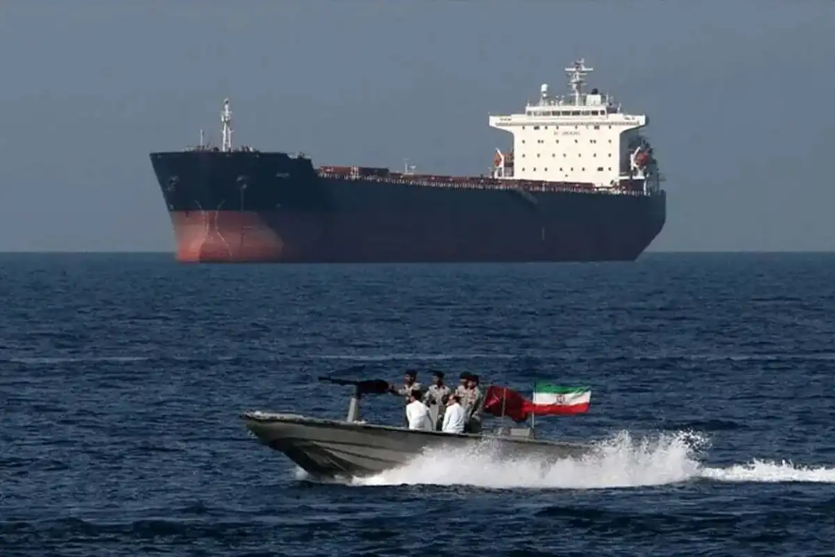 First Pakistani Oil Tanker Reaches Home Waters After Crossing Strait of Hormuz