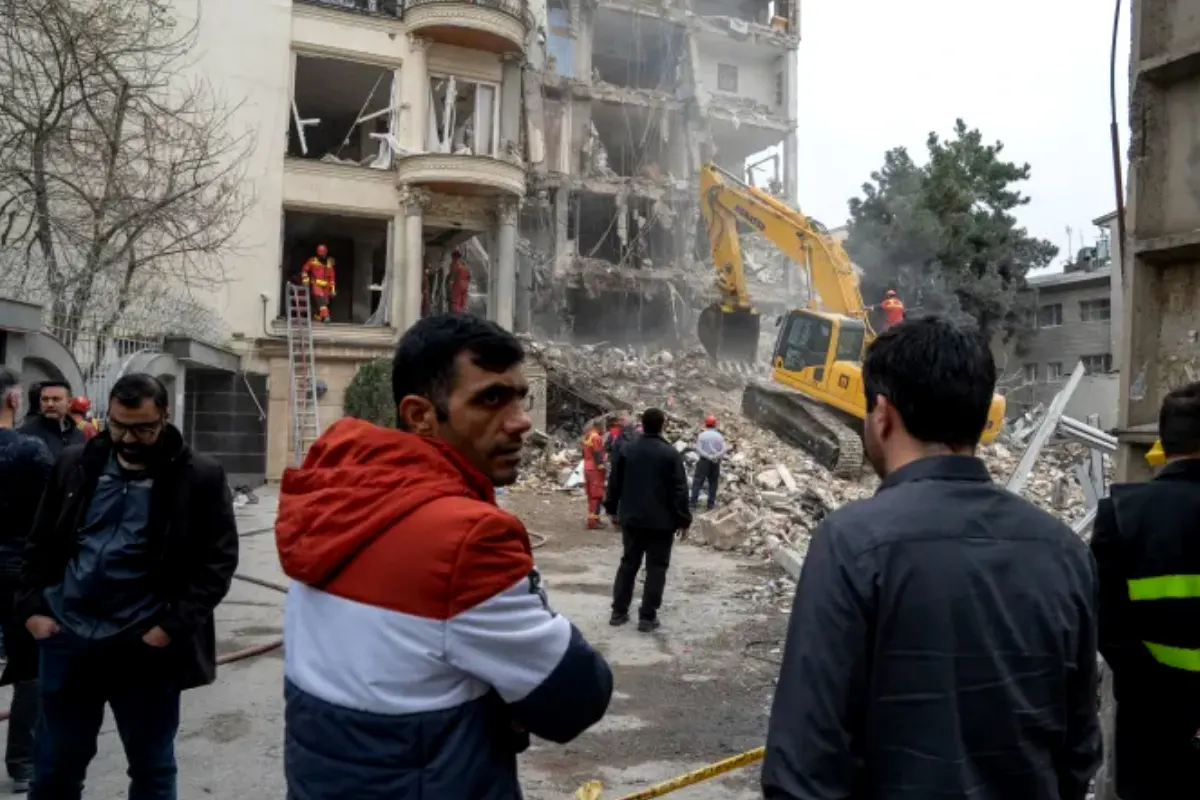 US‑Israeli strikes on Iran continue despite Trump’s peace talk claims