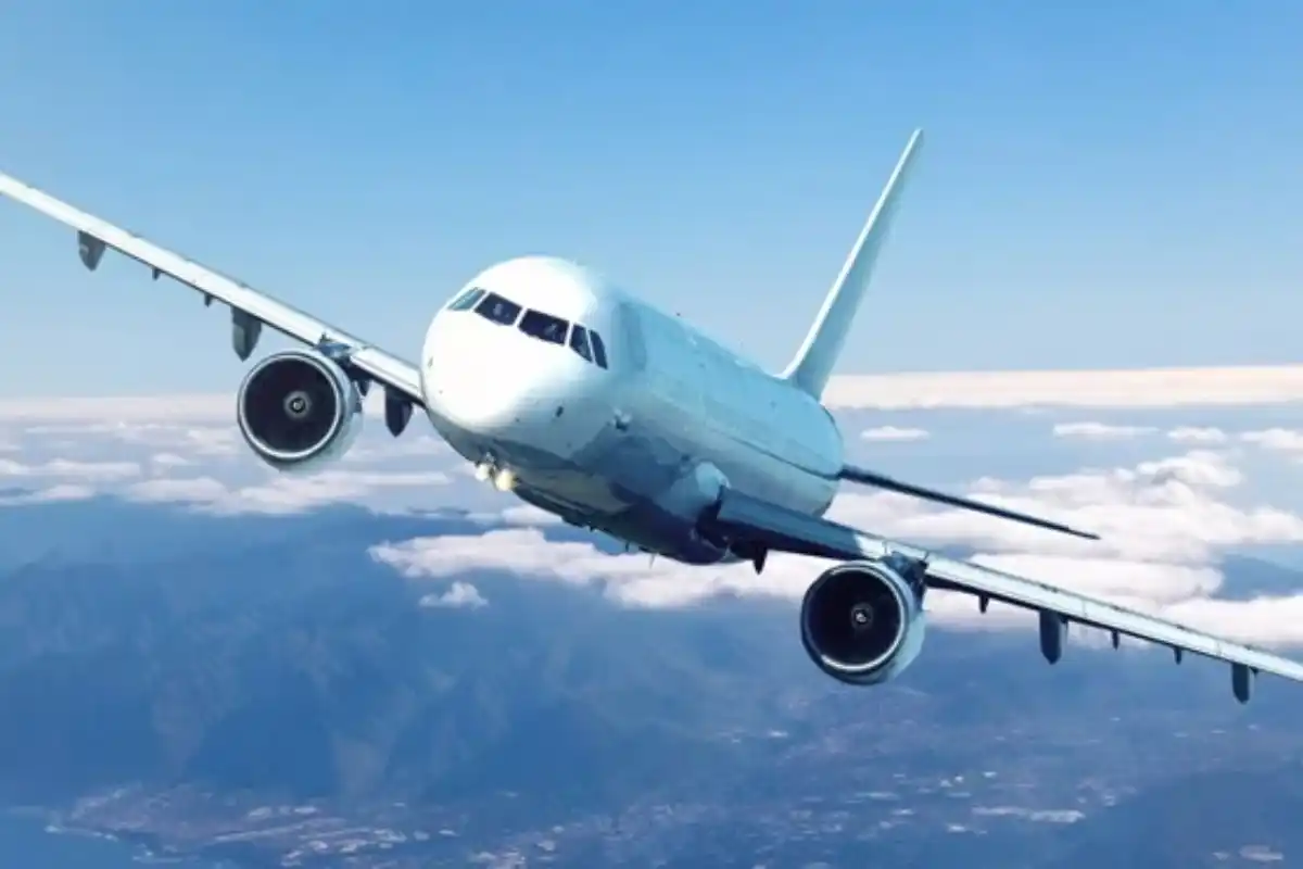 Pakistan ATC Safely Diverts 30 Flights from Iranian War Zone Amid Severe Weather Crisis