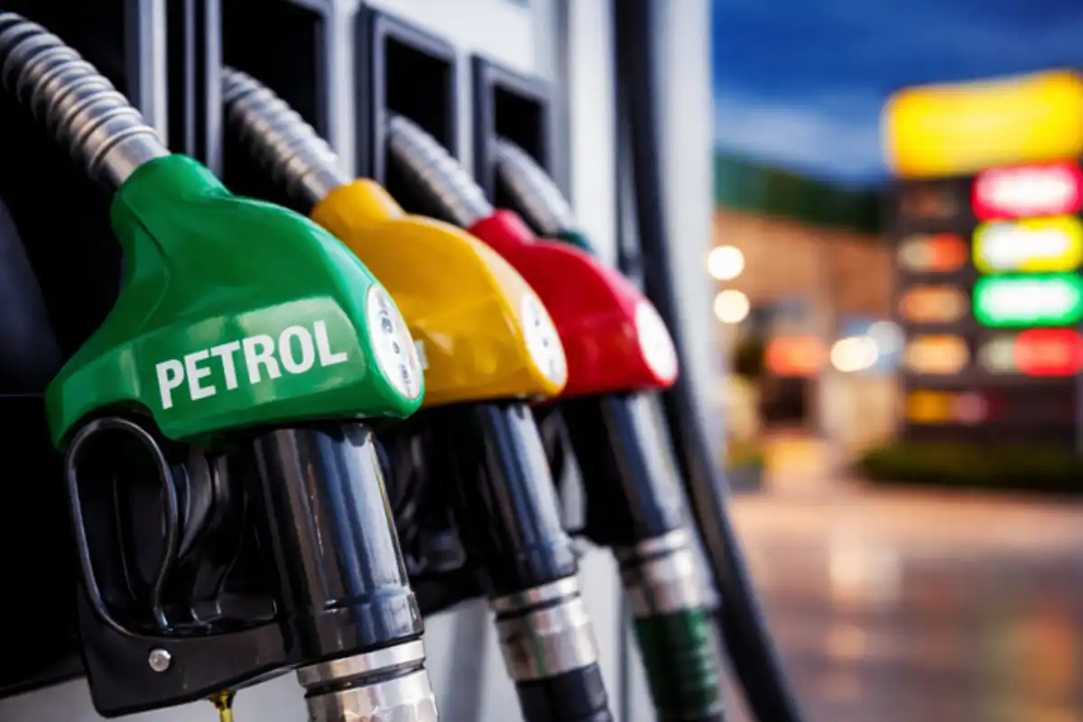 Pakistan Considers Weekly Petrol Price Adjustments Instead of Every 15 Days