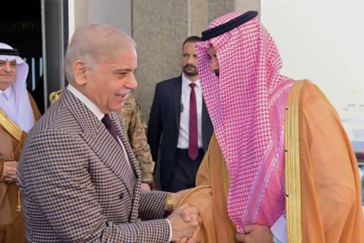 PM Shehbaz Sharif Visits Saudi Arabia to Discuss Middle East Tensions with Crown Prince MBS