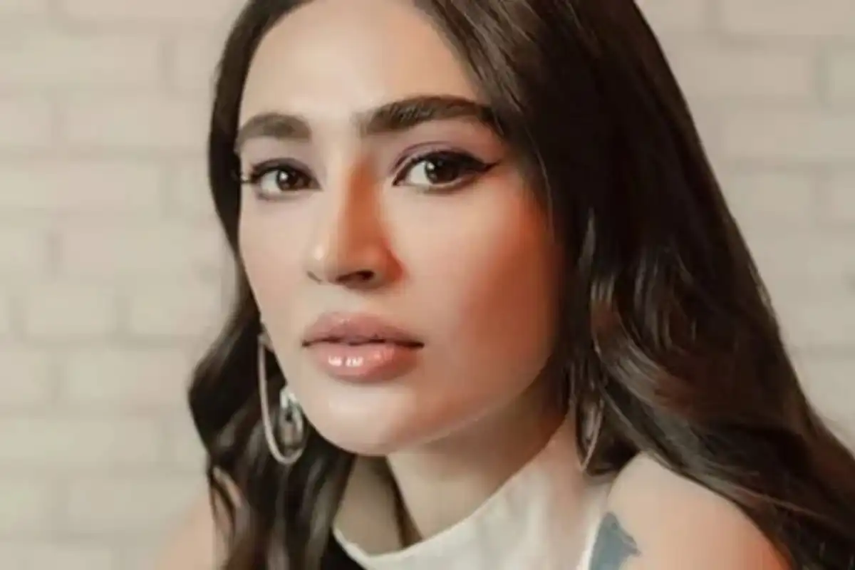 Saheefa Jabbar Khattak’s Views on Struggles of Living Abroad