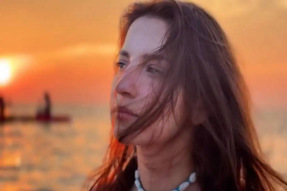 Dananeer Mobeen Shares Serene Seaside Moment Wins Hearts