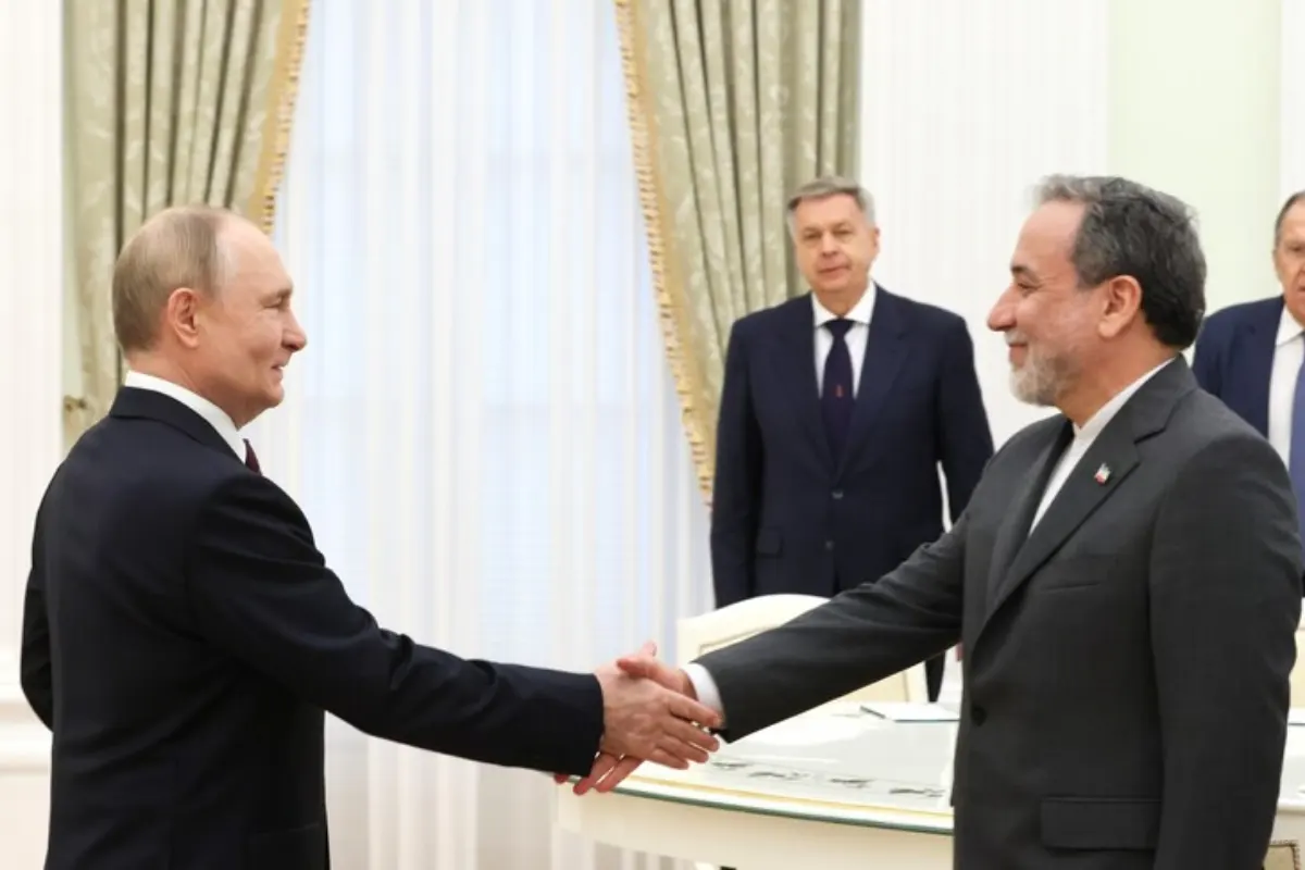 Putin tells Iran FM Russia will do everything to secure Middle East peace