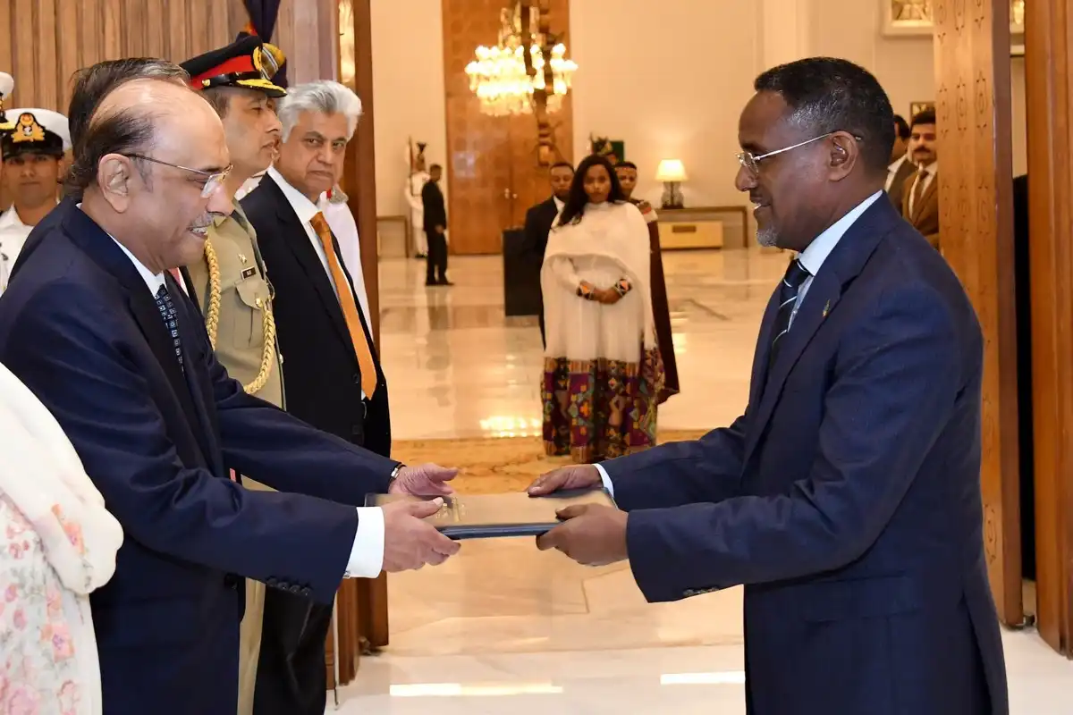Ambassador Dr. Oumer Presents Credentials to the President of Pakistan
