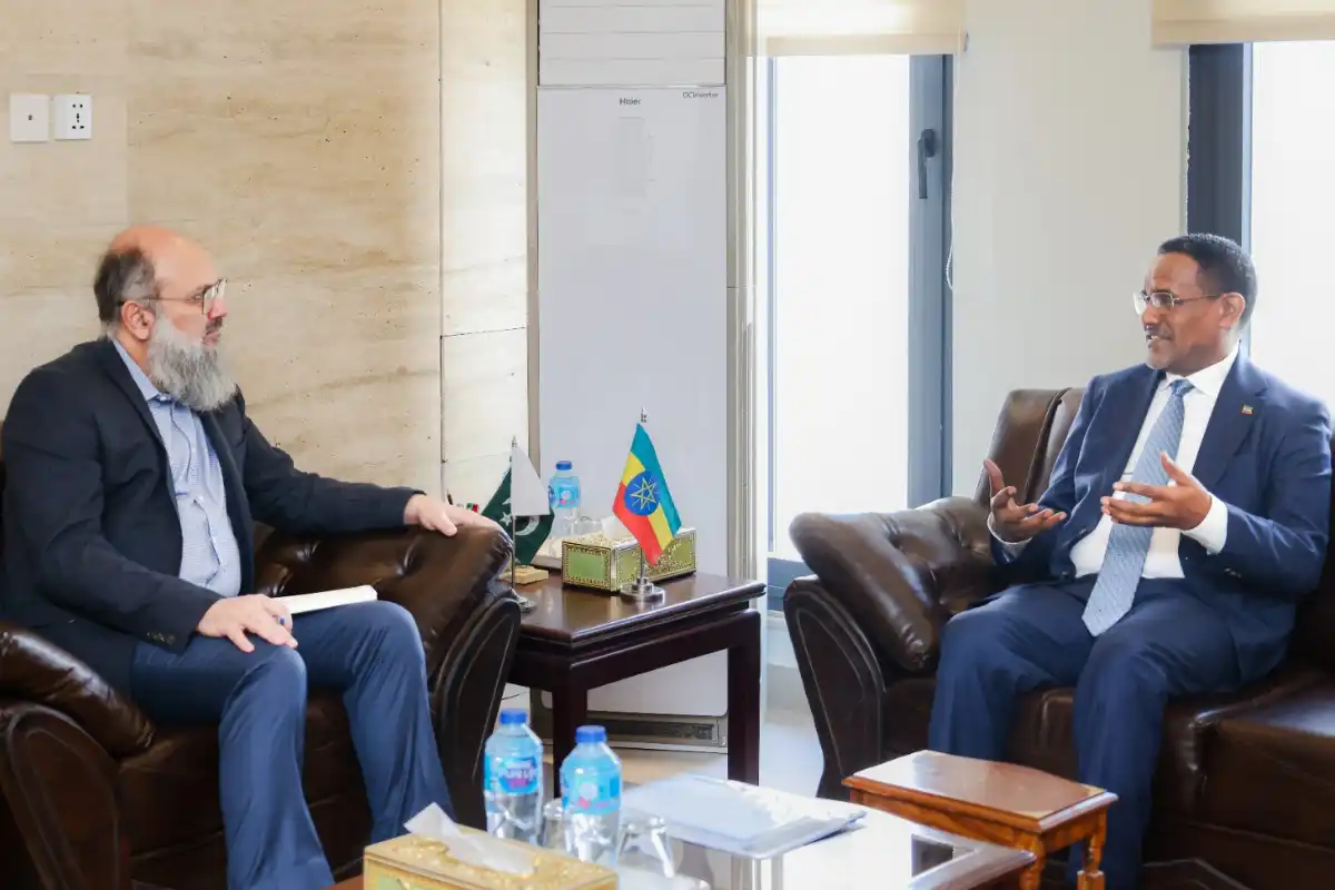 Ambassador Dr. Oumer Calls on Commerce Minister of Pakistan