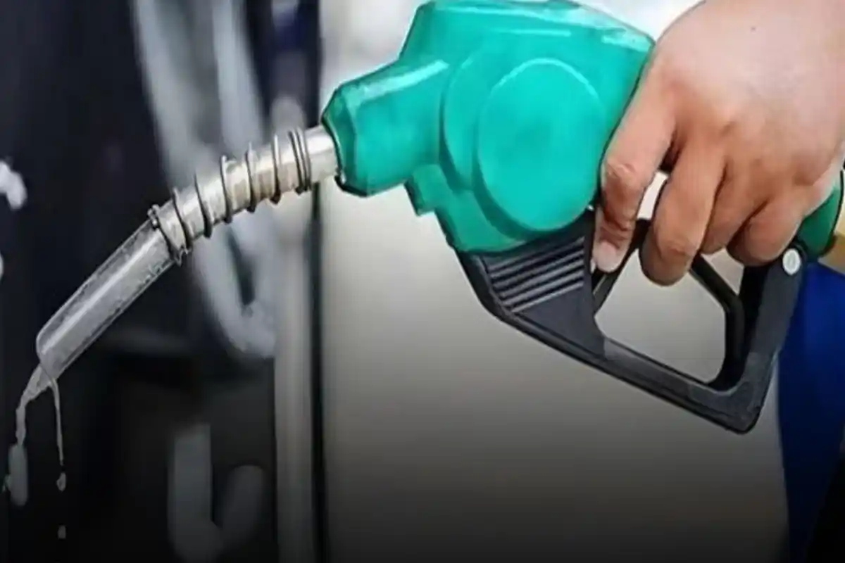 Pakistan Reduces Petrol Price to Rs378 a Day After Historic Hike