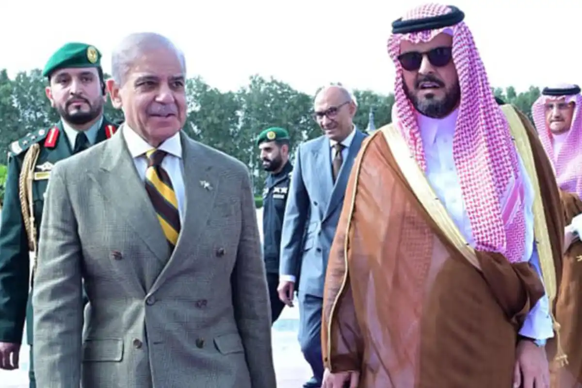 PM Shehbaz Sharif Arrives in Saudi Arabia for High-Level Talks with Crown Prince Mohammed bin Salman on Bilateral Ties