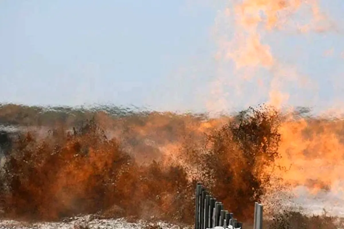 Fire Breaks Out Near Korangi Creek in Karachi