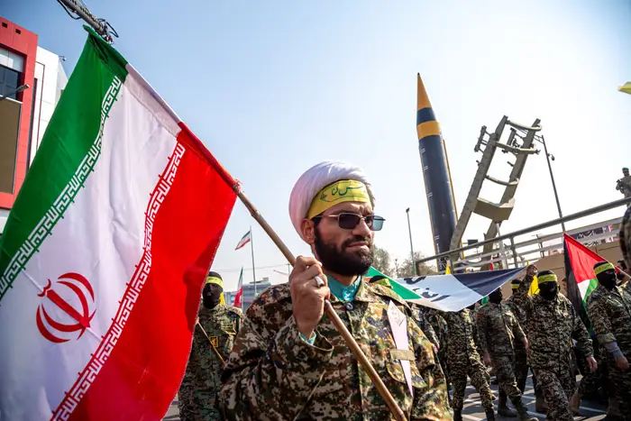 IRGC says It Will Return Emirates to Riding Camels