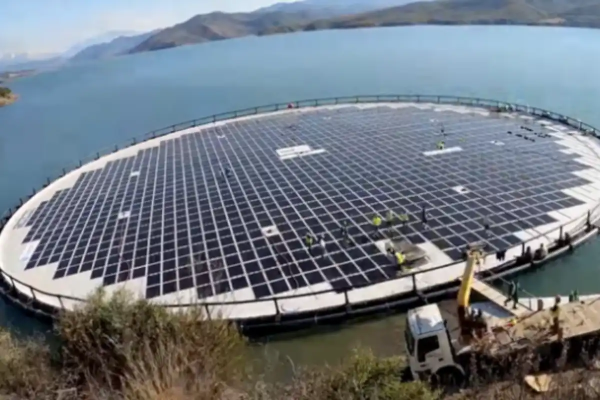 Govt announces 500MW floating solar project at Keenjhar Lake