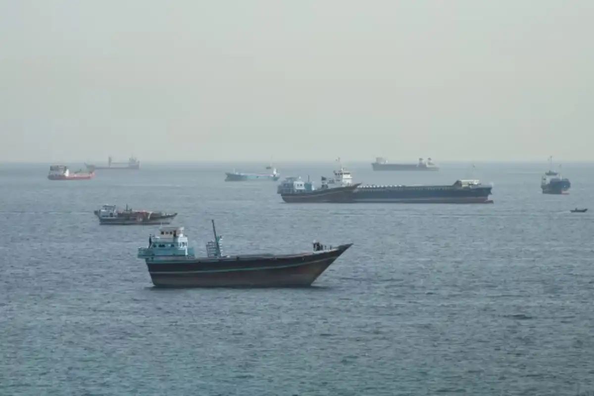Iran Claims 28 Vessels Cross Strait of Hormuz in 24 Hours