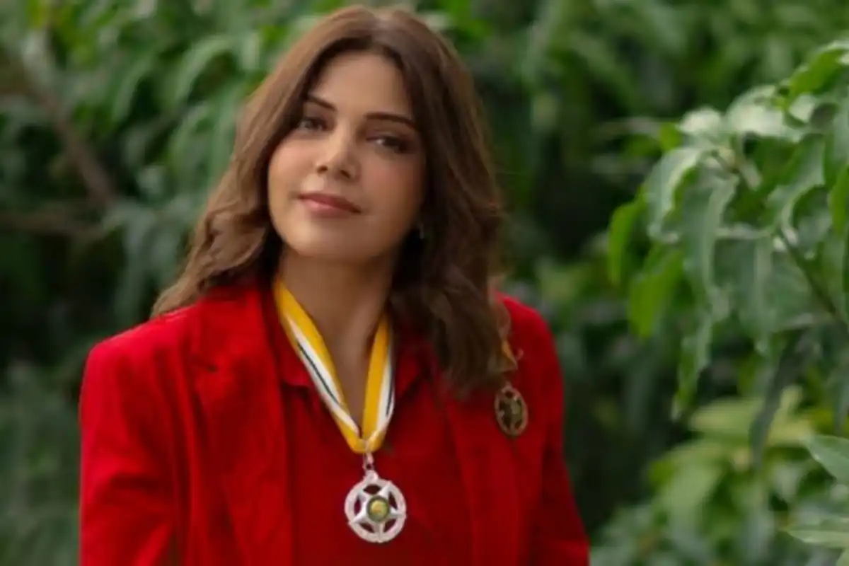 Hadiqa Kiani Overwhelmed After Receiving Sitara-i-Imtiaz Award