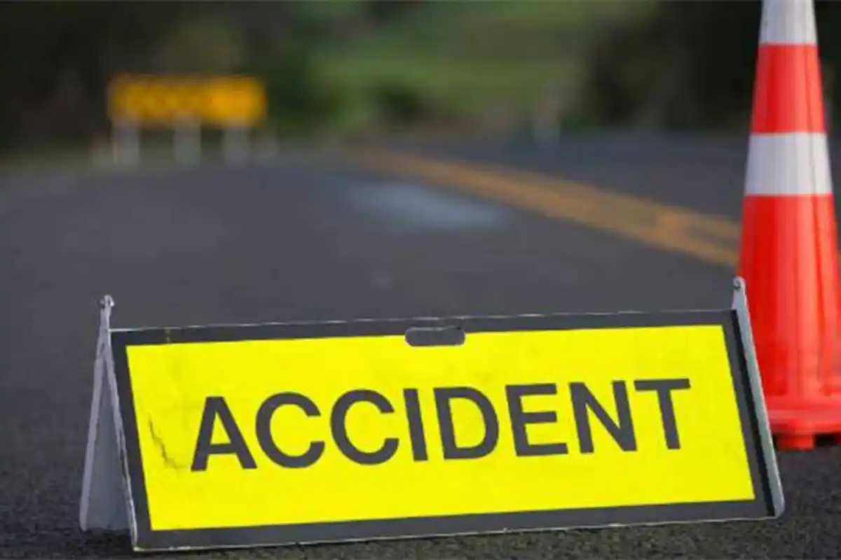 Bus Carrying Karachi Picnickers Overturns on Way to Keenjhar, 20 Injured