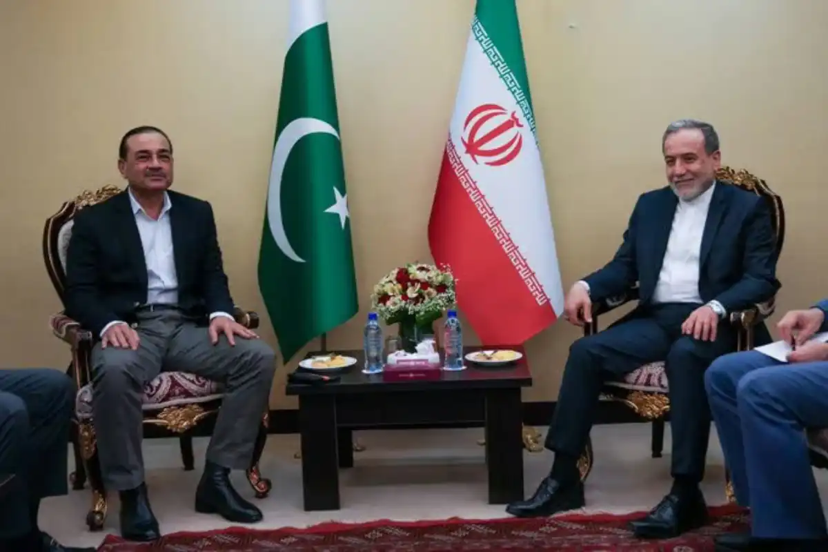 Field Marshal Asim Munir Meets Iranian FM Araghchi in Tehran to Discuss Regional Peace