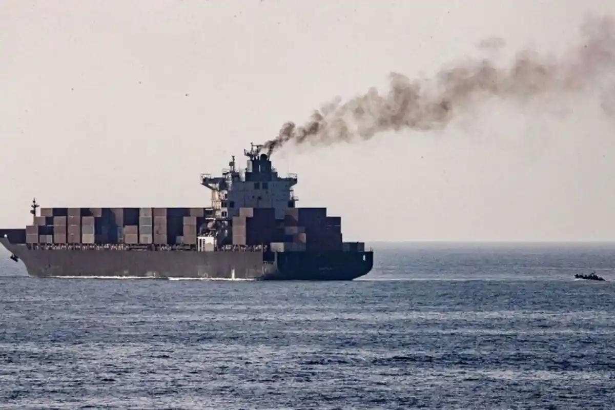 Missiles Hit US Navy Ship Near Strait of Hormuz After Ignoring Iran Warning
